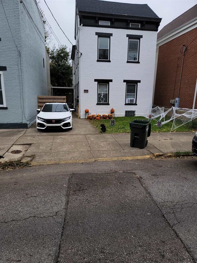 824 Saratoga St, Newport, KY 41071 Room for Rent in Newport, KY