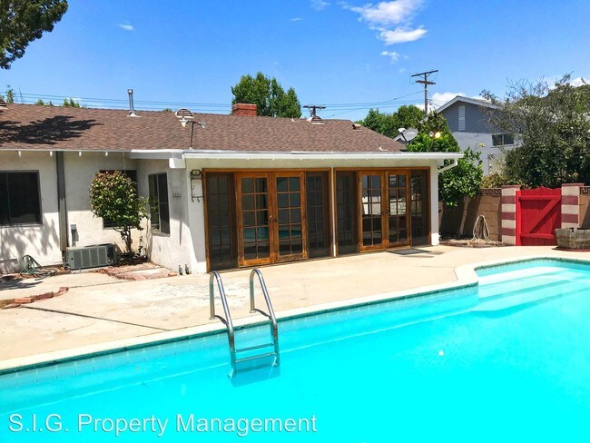 Foto del edificio - 3 br, 2 bath House - 9954 Marnice Ave.