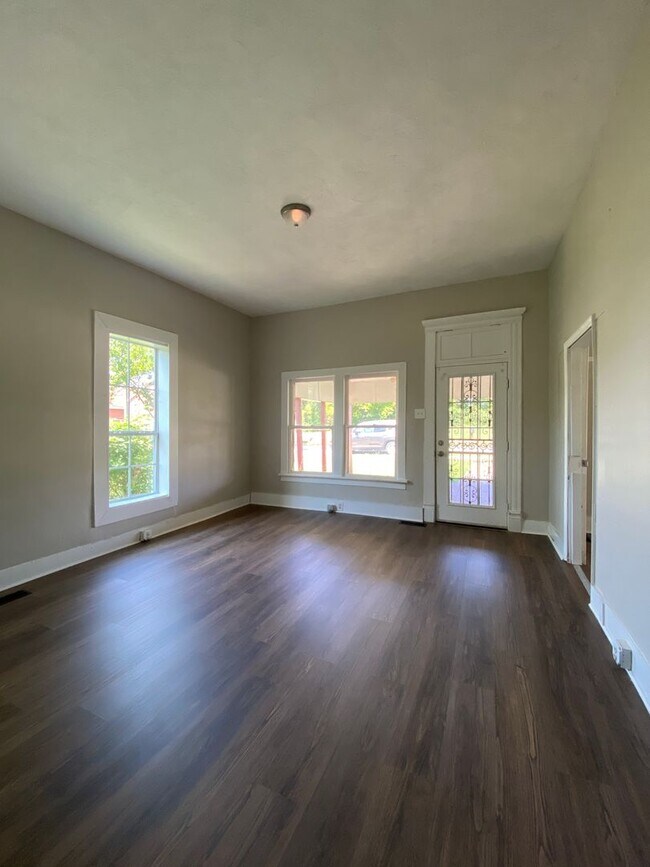 Building Photo - 2908 Taylor St. - Spacious 4 bedroom/1 bat...
