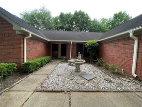 Building Photo - 7110 Pembrough Ln