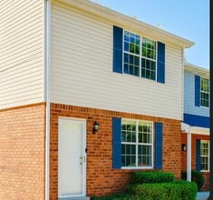 Building Photo - Five Five Oaks Dr