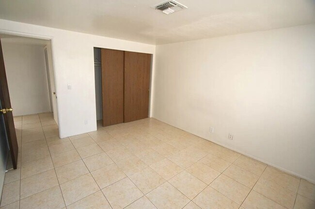 Foto del edificio - 3/2 townhome 1 mile from ASU Campus! Augus...
