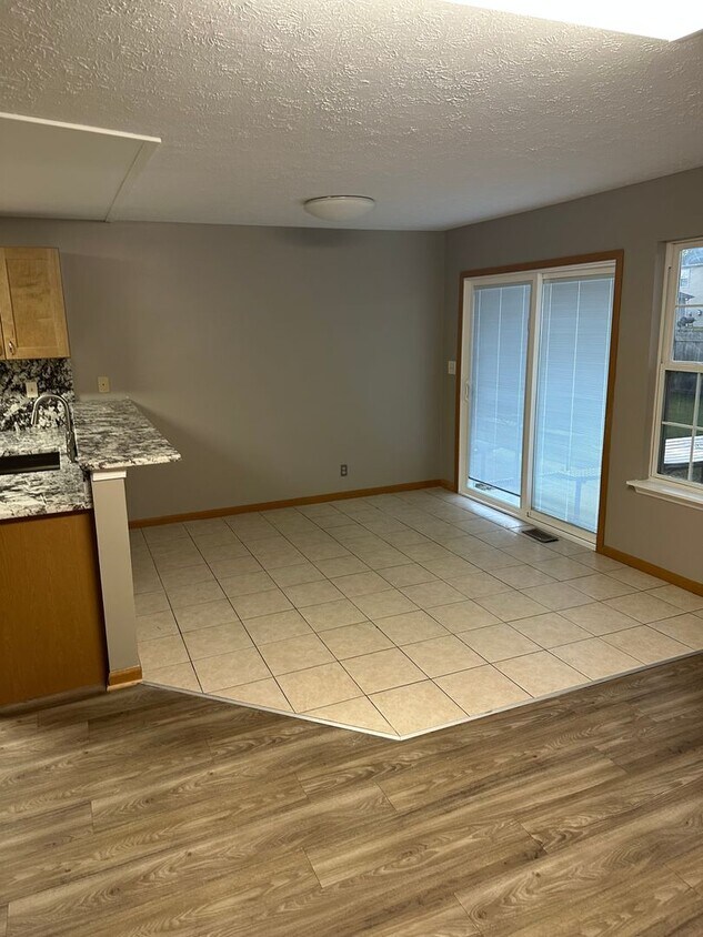 Primary Photo - 4 bedroom Townhome