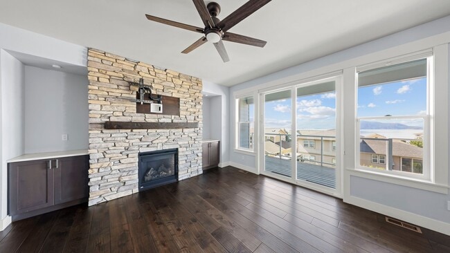 Building Photo - Incredible View Home - 5 Beds 2.5 Baths - Pet Friendly - NAS Whidbey - Island Hospital
