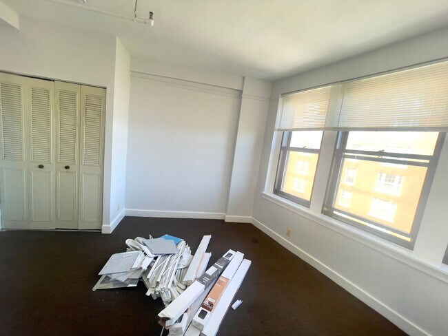 Building Photo - No Fee 2bed / 1bath on Commonwealth Ave in...