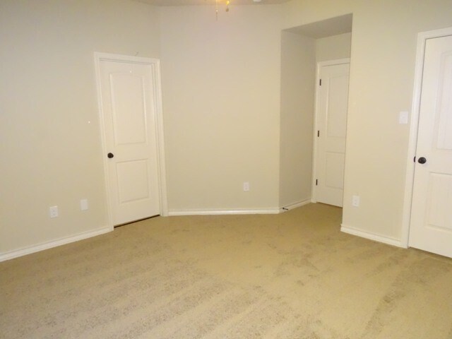 Building Photo - 7010 Lakeview Dr.