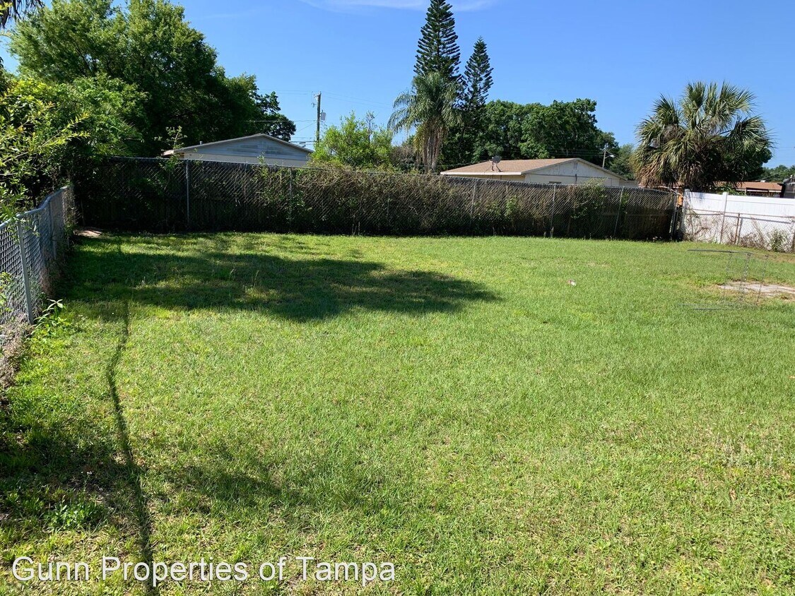 Building Photo - 3 br, 1 bath House - 7911 Dahlia Ave