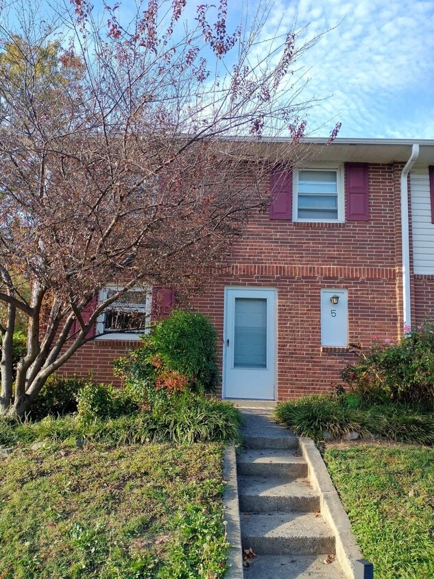 Primary Photo - 5141 Revere Rd