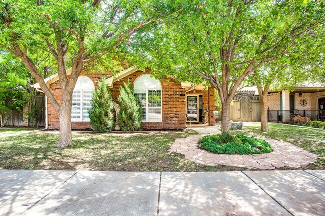Building Photo - Beautiful 3/2 in Whisperwood