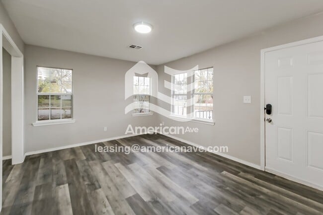 Building Photo - 2017 Miramar Blvd