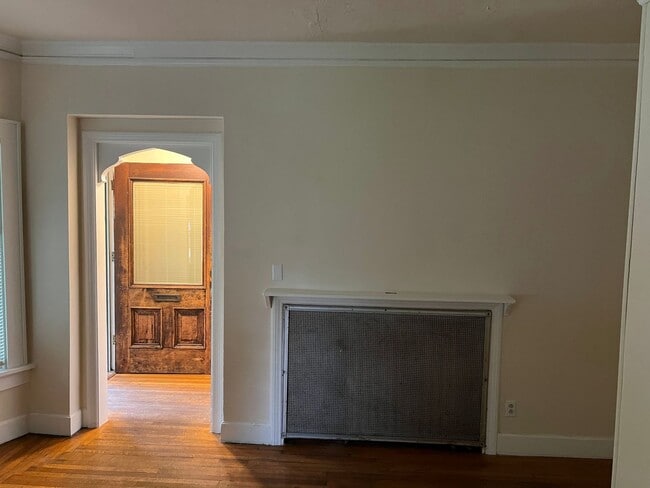 Foto del edificio - 2 Bedroom Unit in the the old Beta Theta Pi Fraternity House near UofO Campus