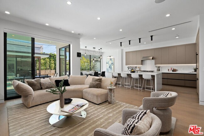 Foto del edificio - 714 N La Jolla Ave