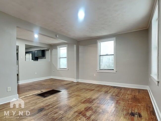 Foto del edificio - 2325 Riley Ave