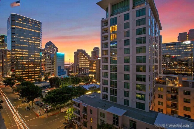 Foto del edificio - 350 W Ash St