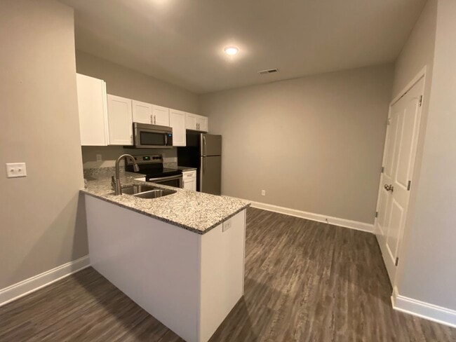 Building Photo - Hillview Place Apartments