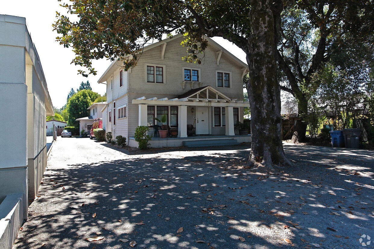 Primary Photo - 1122 Sonoma