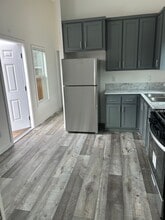 Building Photo - 913 Whittier Ave