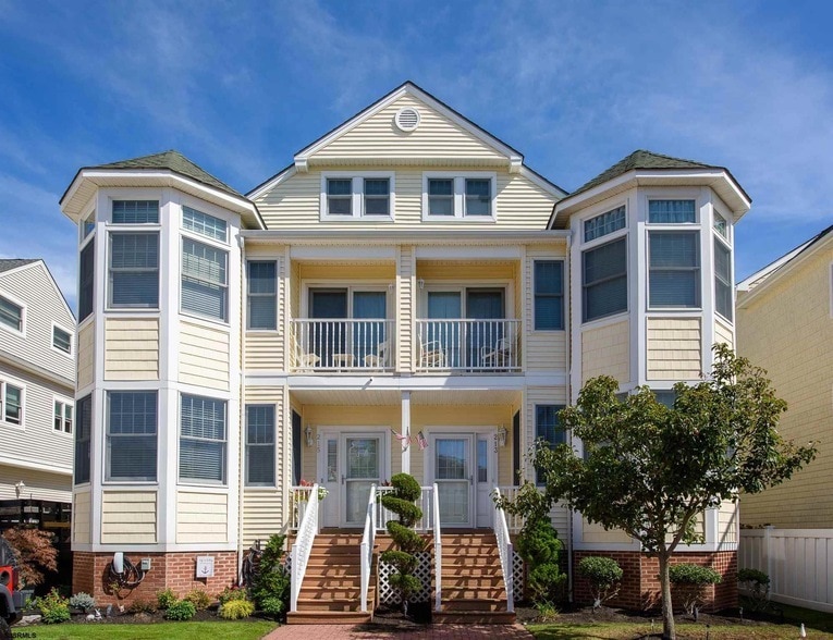 Primary Photo - 213 N Jefferson Ave