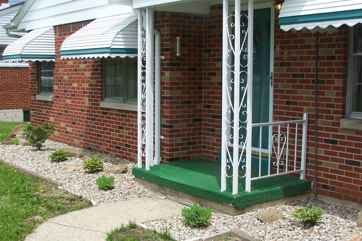 House Front - 48 N Brookwood Way