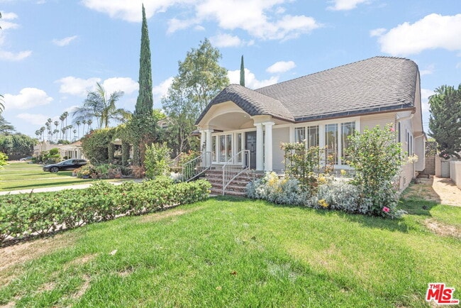 Building Photo - 1107 S St Andrews Pl