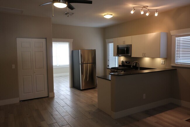 Building Photo - Charming Duplex Apartment in Historic U of A Neighborhood Fully Remodeled in 2020