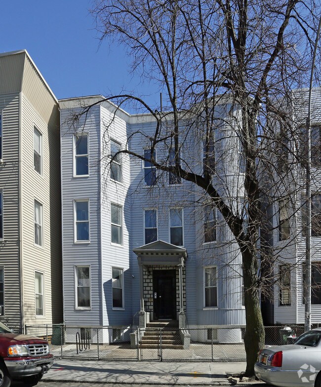 Building Photo - 80 Grove St