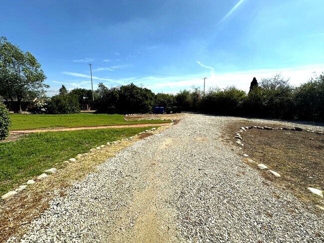 Foto del edificio - 10847 Balboa Blvd