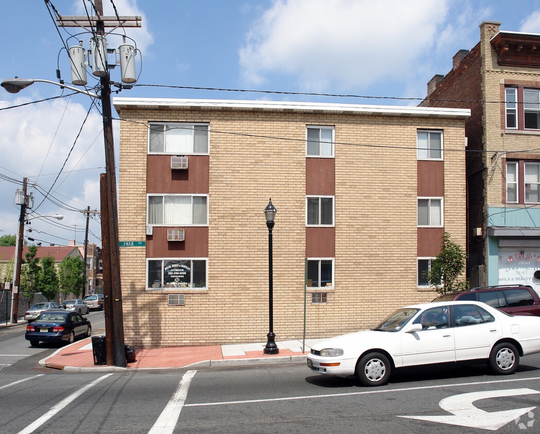 Building Photo - 100-108 35th St