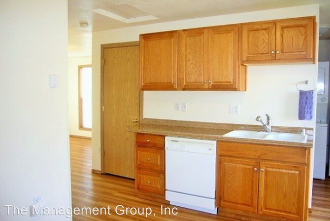 Building Photo - 1 br, 1 bath House - 900 E 33rd Street