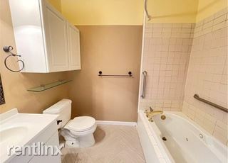 Building Photo - 2 br, 1.5 bath House - 4612 Vernon Ave