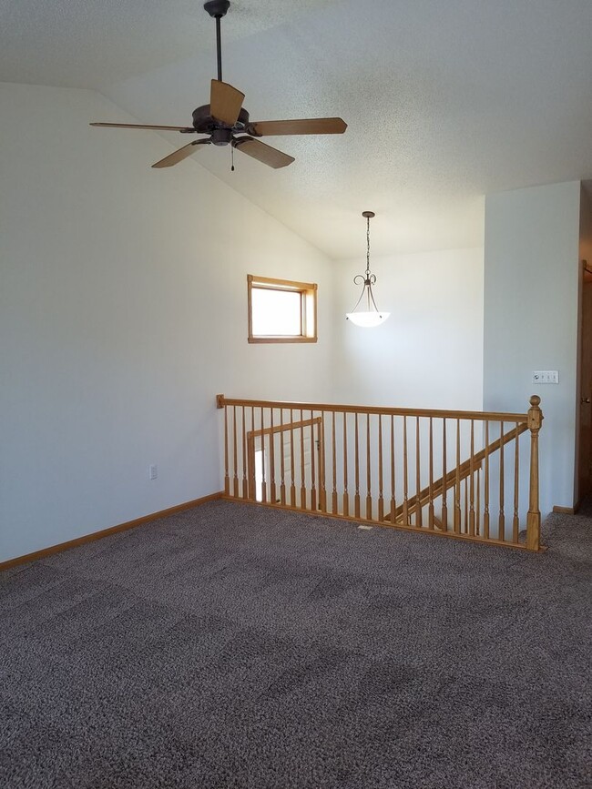 Building Photo - Comfortable 3-Bedroom with Garage & Fenced Yard