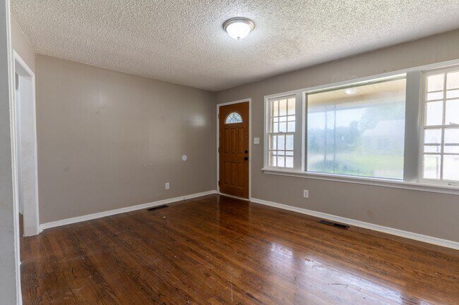 Building Photo - 3 Bedroom House in OKC