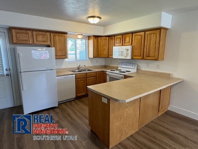 Building Photo - Hawk Hollow Townhomes