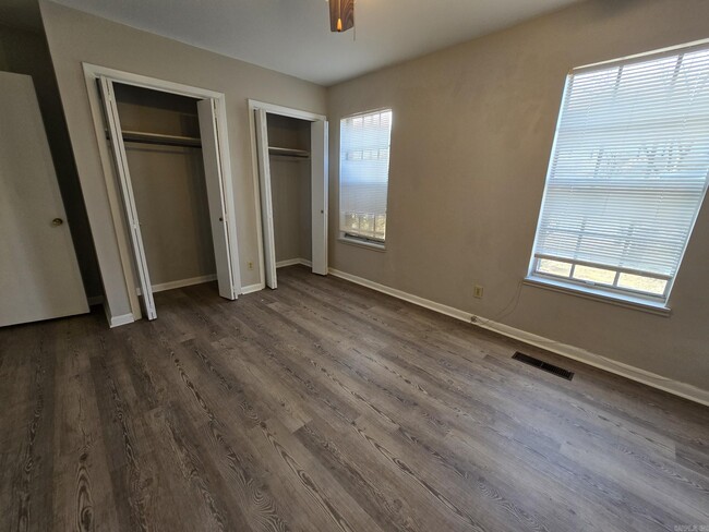 Building Photo - 6408 Blue Bird Dr