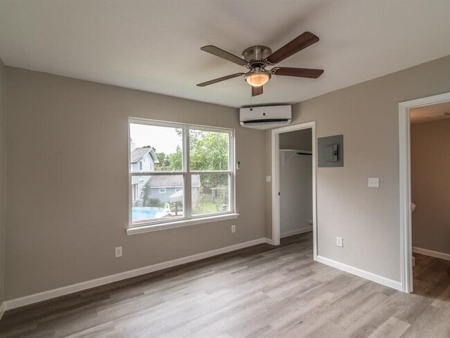 Building Photo - 1819 Cove Park Dr