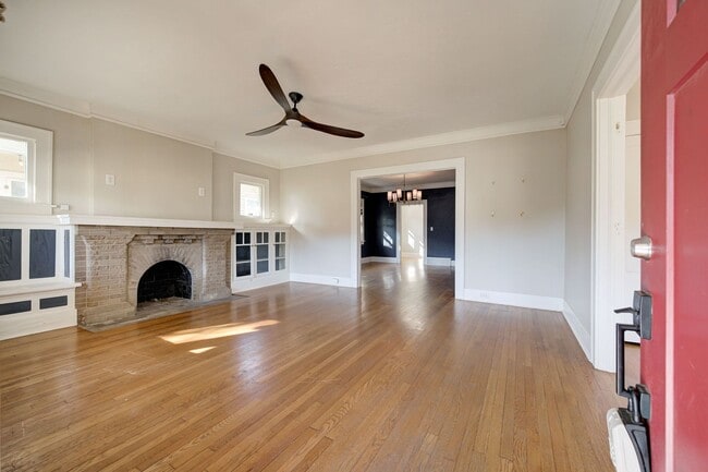 Building Photo - Fantastic Remodeled 4BD/2BTH in the Paseo District