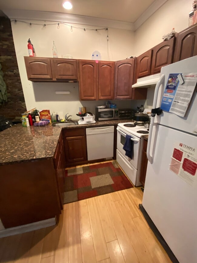 Kitchen - 2245 N Camac St