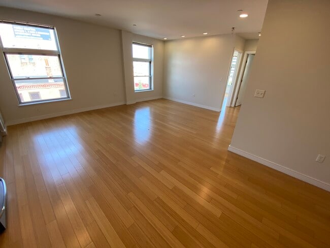 Building Photo - 108 E Brookline St
