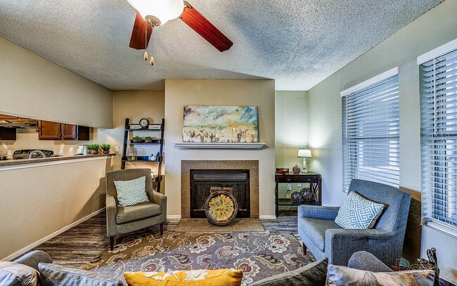 Living Area - Huntington Pointe