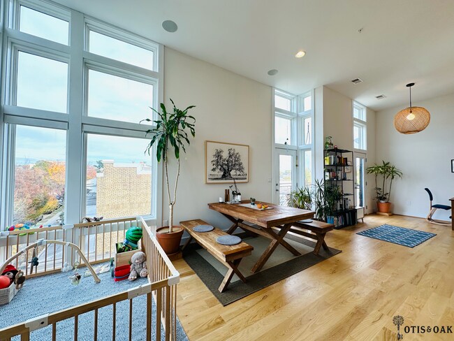 Dining area - 1352 Quincy St NW