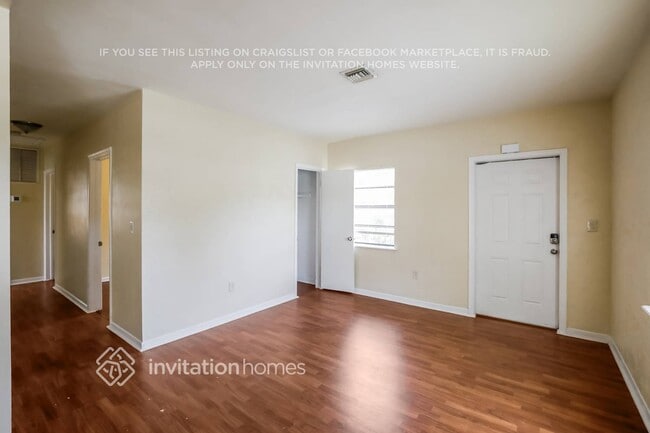 Building Photo - 1815 NE 178th St