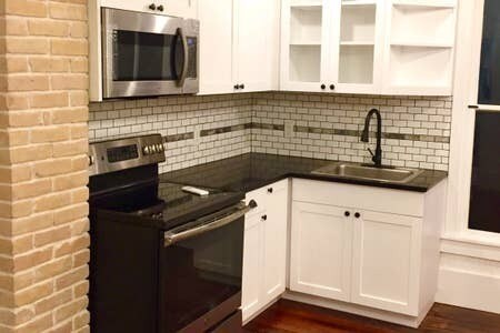 Bonita estufa y microondas nuevos - 816 W Hopkins St