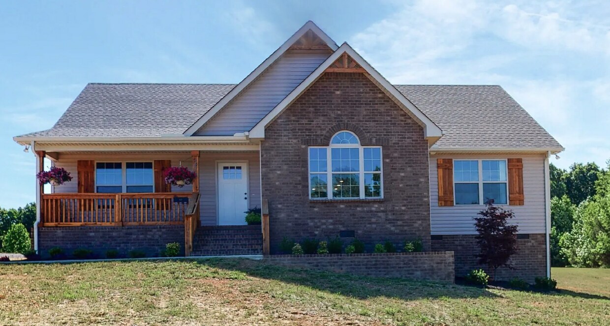 Primary Photo - 270 Claypool Rd