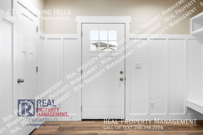 Building Photo - 6117 Rolling Hls Lp