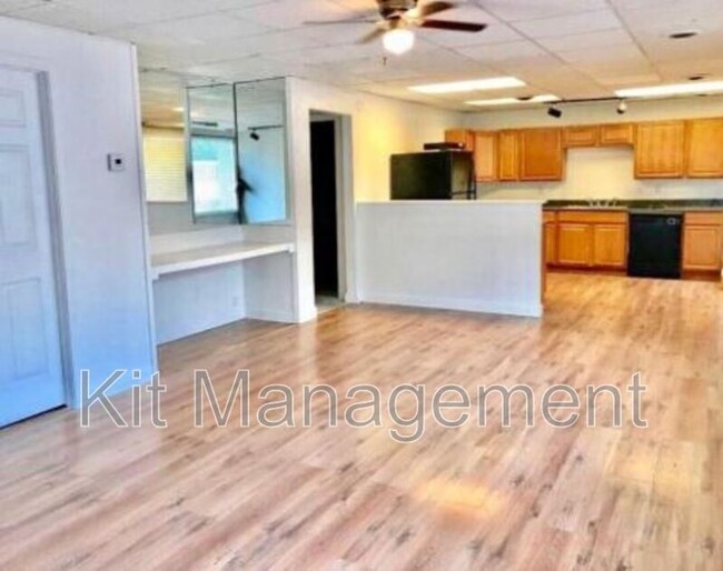 Building Photo - 6222 Hill Ave