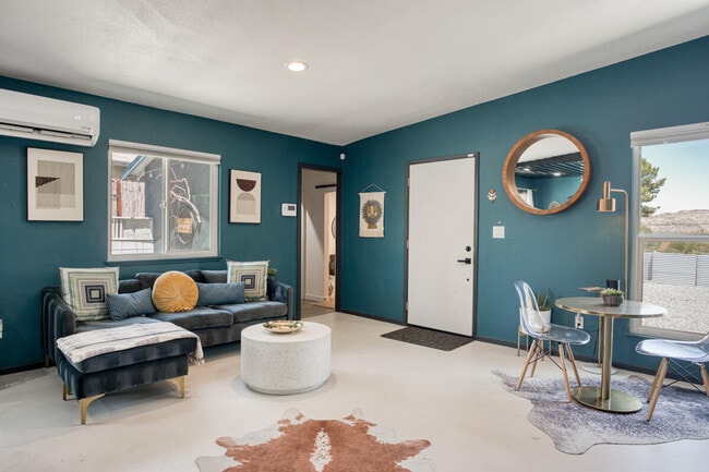 Building Photo - 61589 El Reposo St