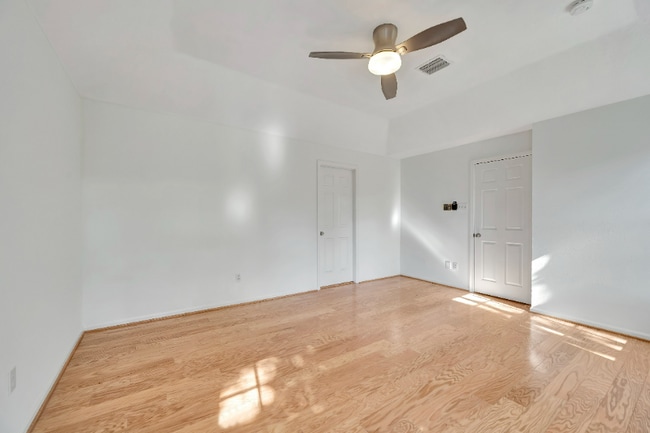 Building Photo - 1434 Chestnut Springs Ln