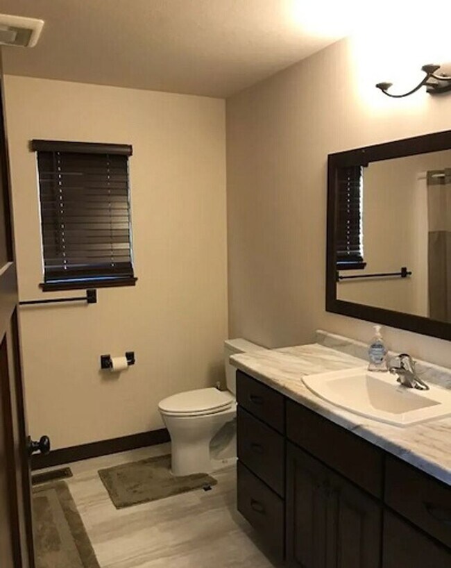 Foto del edificio - 812 Daisy Ln