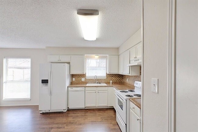 Building Photo - 6403 Rock Springs Dr