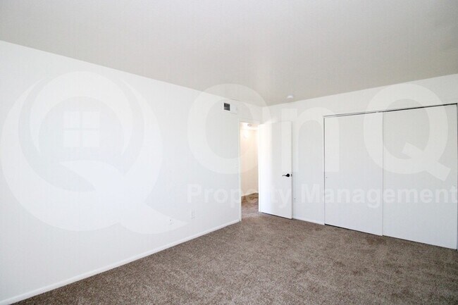 Building Photo - 4017 W Reade Ave